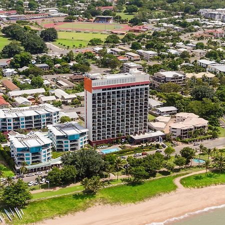 Aquarius On The Beach Aparthotel Townsville Exterior photo