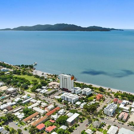 Aquarius On The Beach Aparthotel Townsville Exterior photo