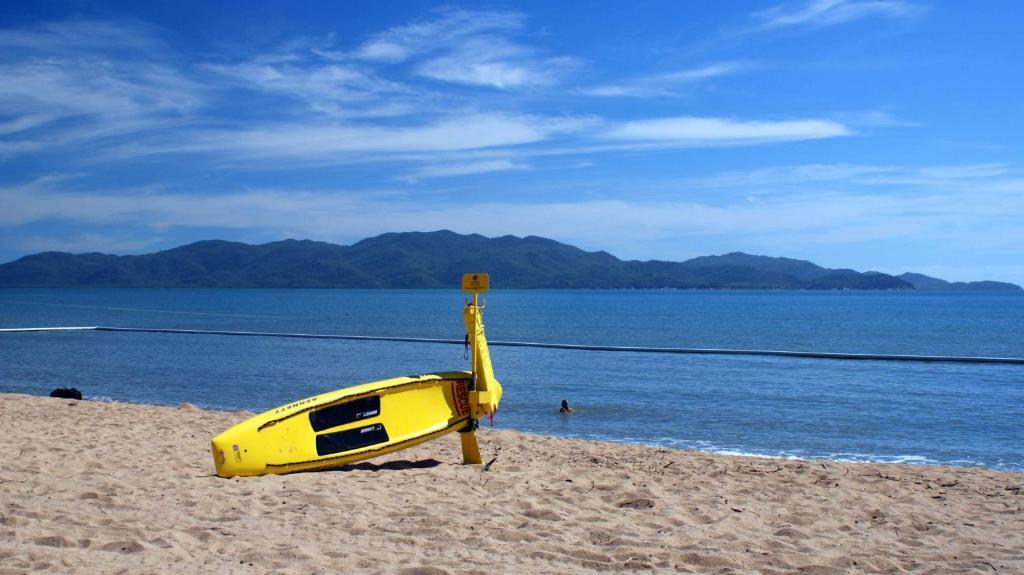 Aquarius On The Beach Aparthotel Townsville Exterior photo