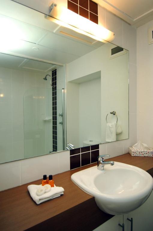 Aquarius On The Beach Townsville Room photo