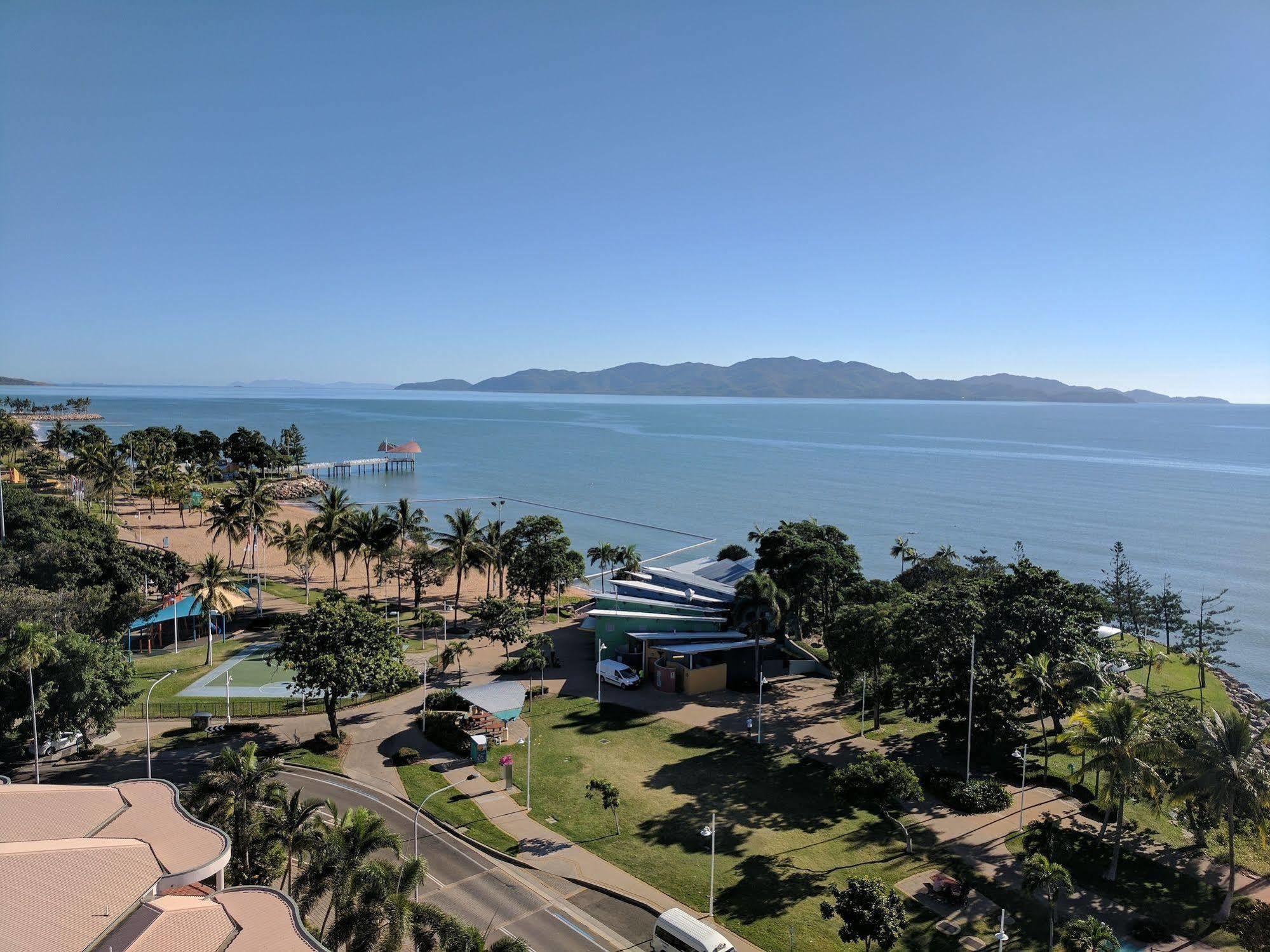 Aquarius On The Beach Townsville Exterior photo