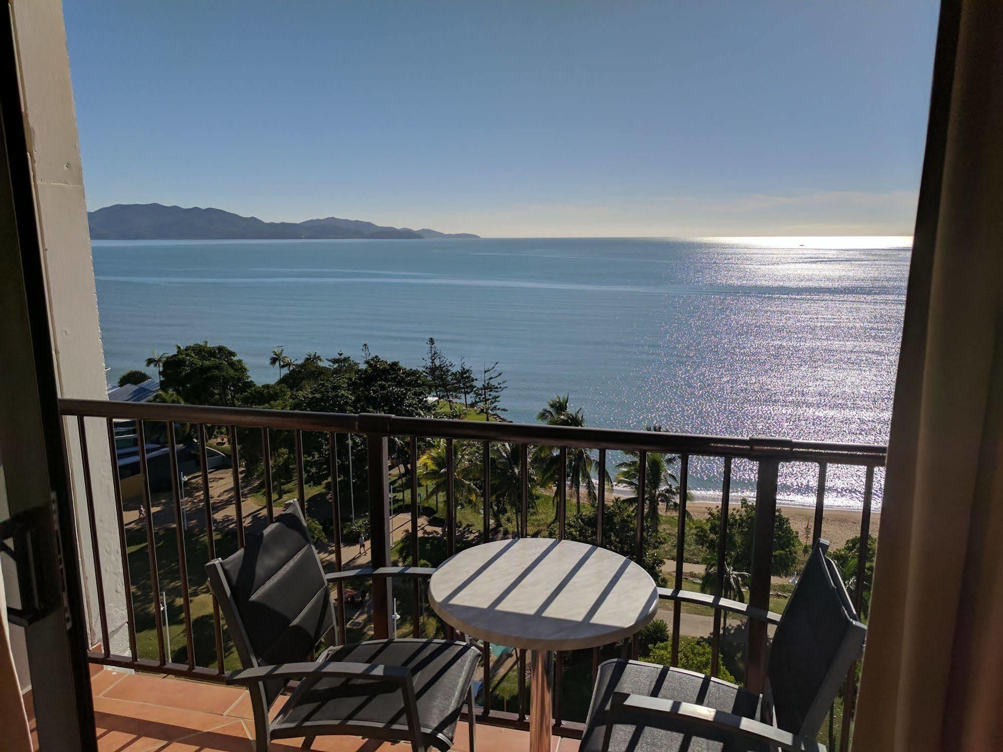 Aquarius On The Beach Townsville Exterior photo