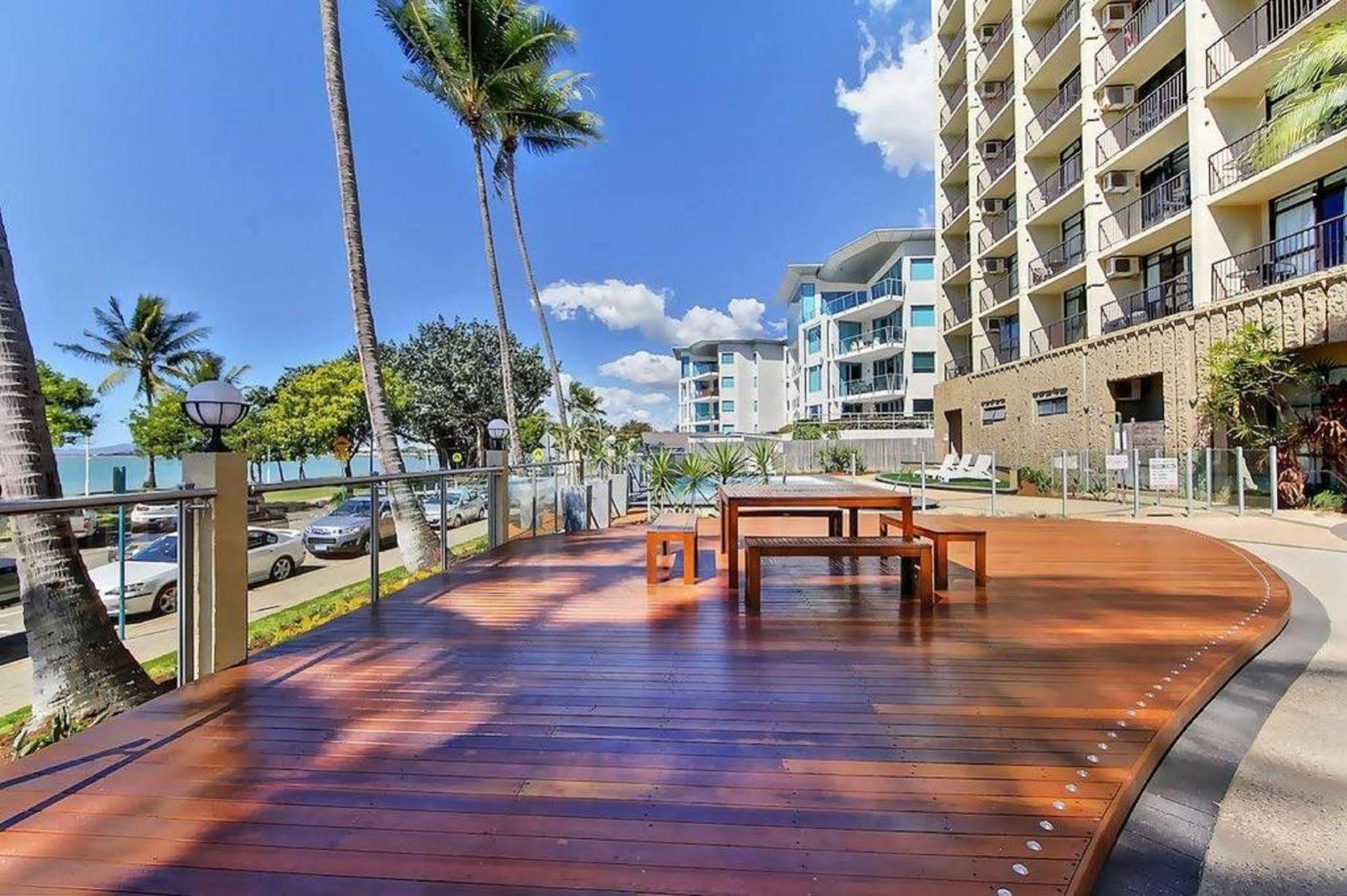 Aquarius On The Beach Townsville Exterior photo