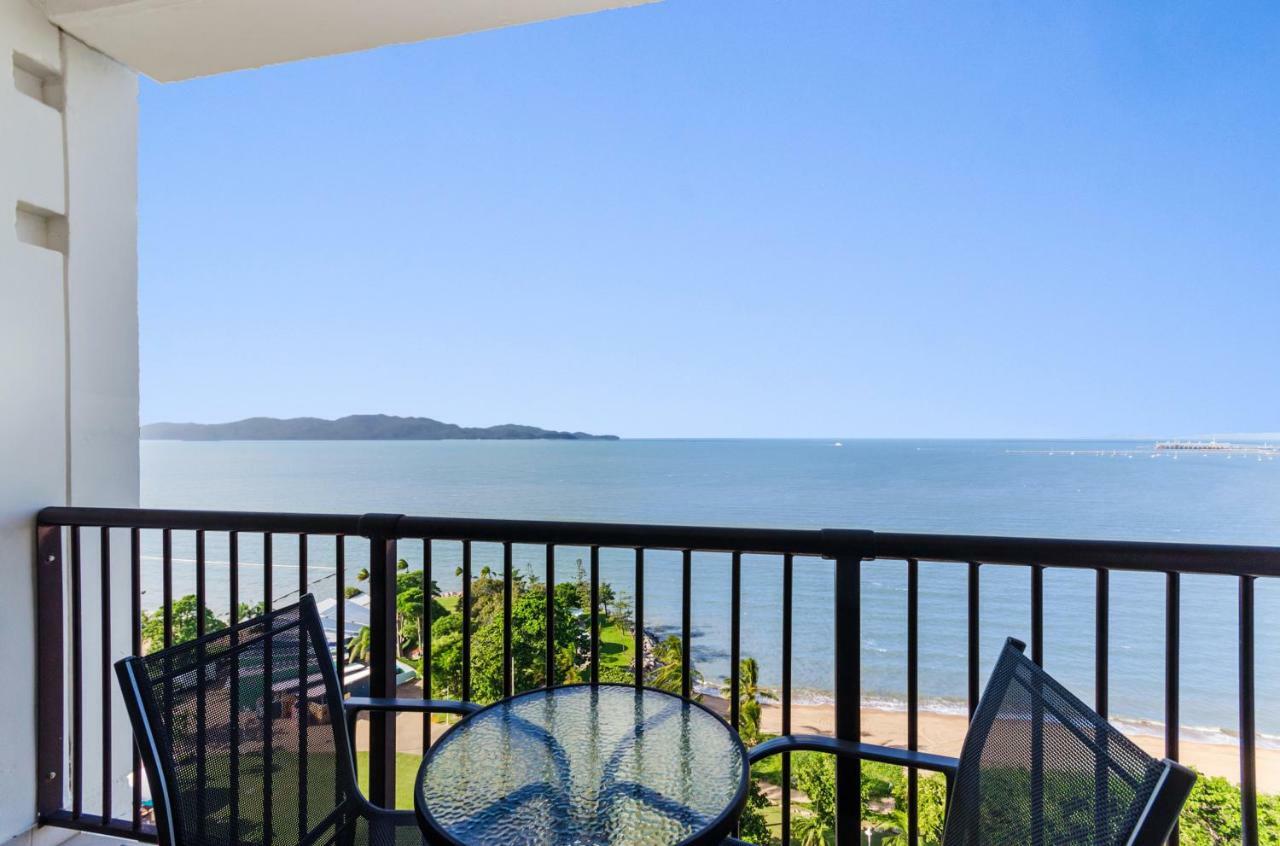 Aquarius On The Beach Aparthotel Townsville Exterior photo